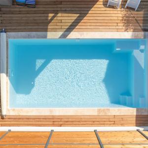 Piscine coque polyester à fond plat angles droits et parois droites modèle Maui